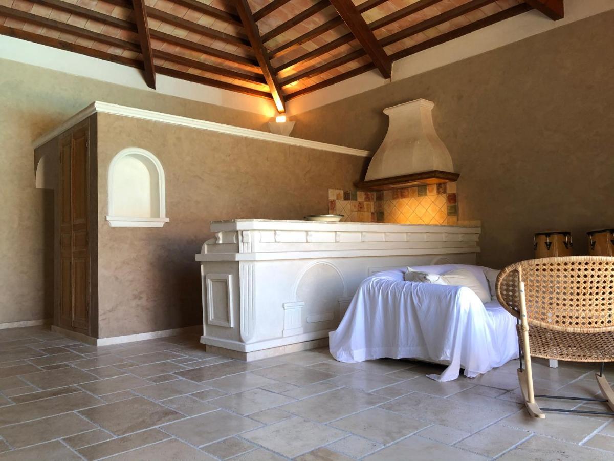 Le Pool House - Private Jacuzzi - Mas Des Sous Bois Hotell Ventabren Exteriör bild