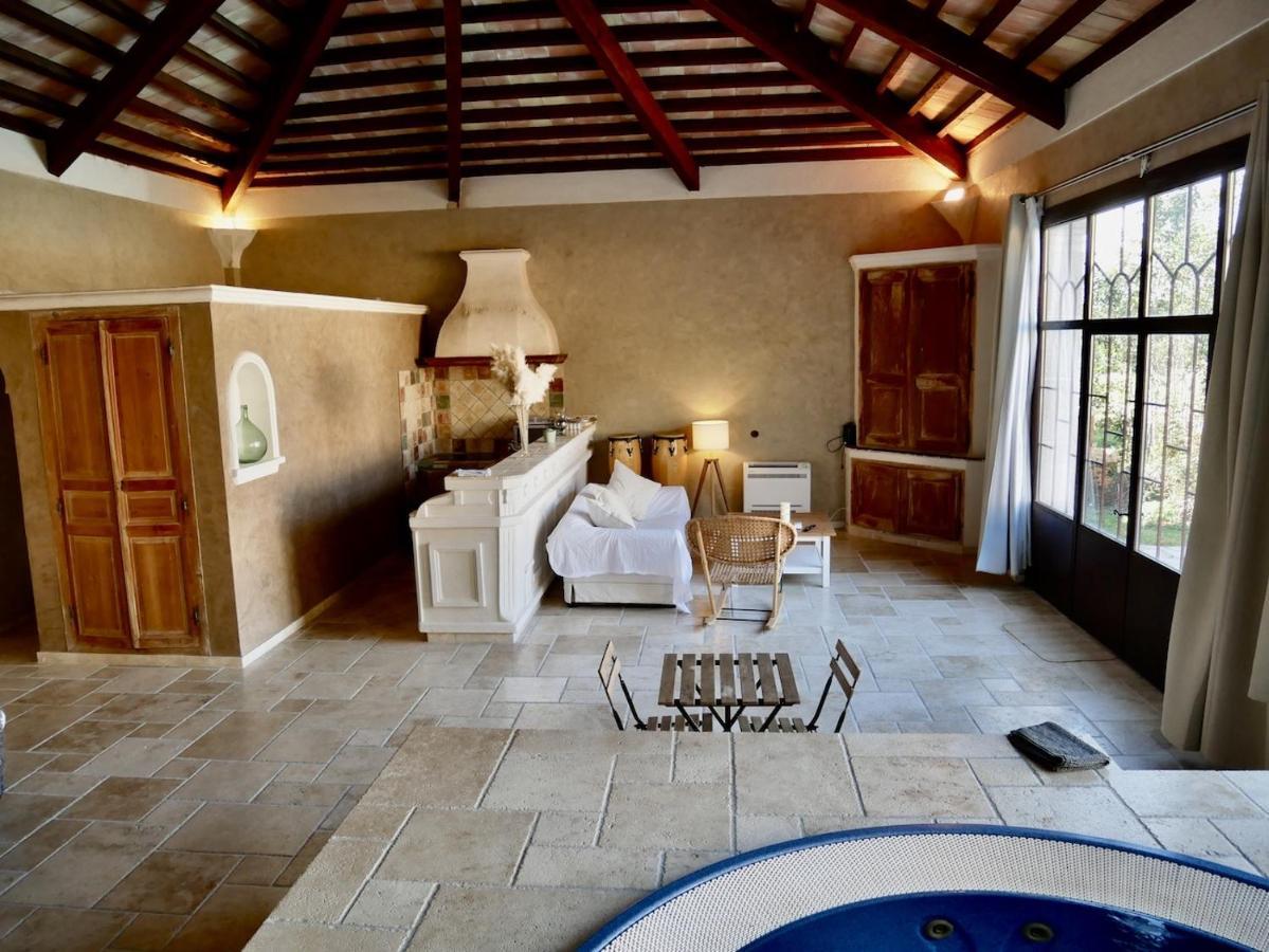 Le Pool House - Private Jacuzzi - Mas Des Sous Bois Hotell Ventabren Exteriör bild